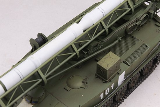 Trumpeter 09545 2P16 Launcher with Missile of 2k6 Luna (FROG-5) 1/35