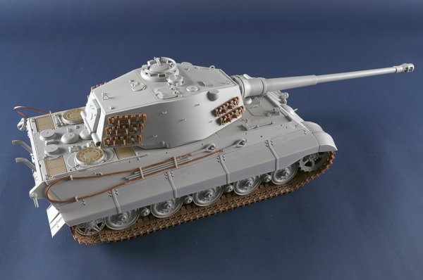 Trumpeter 00949 Pz.Kpfw.VI Sd.Kfz.182 Tiger II (Henschel 105mm) 1/16