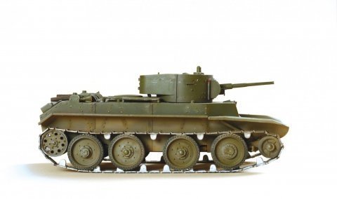 Zvezda 3545 BT-7 Soviet tank 1/35