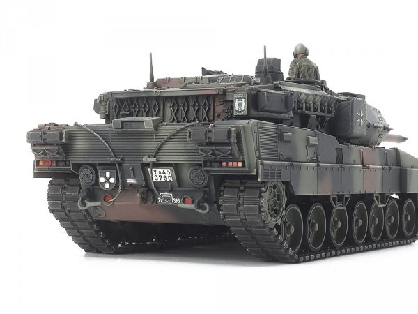 Tamiya 32607 Leopard 2 A7V German Main Battle Tank 1/48