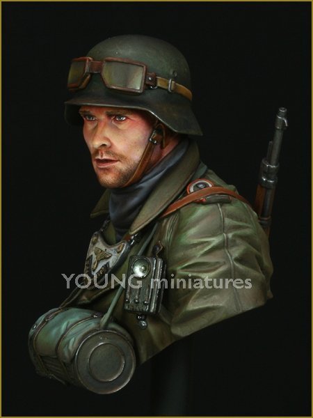 Young Miniatures YM1819 German Feldgendarmerie WWII 1/10
