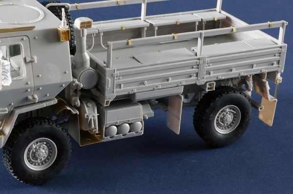 Trumpeter 01097 M1078A1P2 2.5 Ton LMTV Cargo Truck 1/35