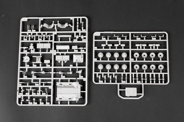 Trumpeter 07195 MAZ-537G Late production type with MAZ/ChMZAP-5247G semitrailer 1/72