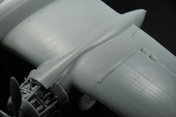 HK Models 01E02 B-25J Mitchell &quot;Strafer&quot; (1:32)