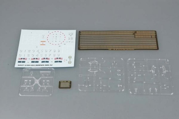 Trumpeter 04527 USS Momsen DDG-92 (1:350)