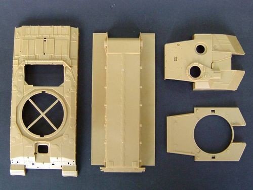 Trumpeter 00323 British Challenger 2 MBT (OP. Telic) Iraq 2003 (1:35)