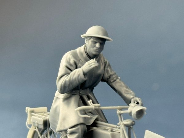 Copper State Models F35-061 British Dispatch Rider on a short break ( Motorcycle not included) 1/35