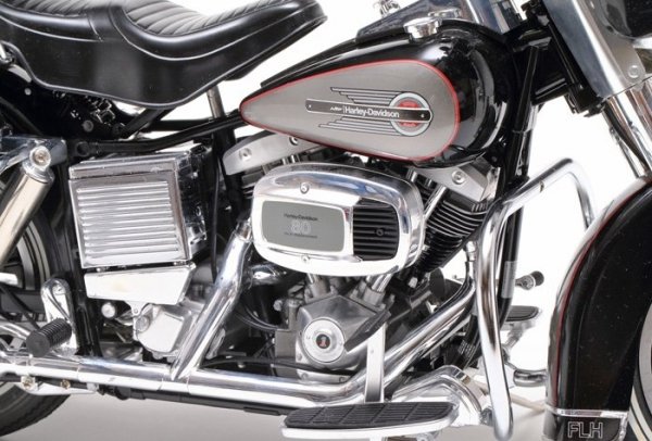 Tamiya 16037 Harley Davidson FLH Classic - Black (1:6)