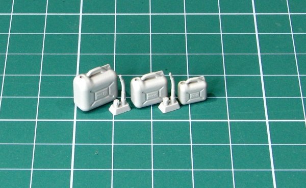 EUREKA XXL E-042 Plastic Jerry Can 5, 10 i 20 L 1:35