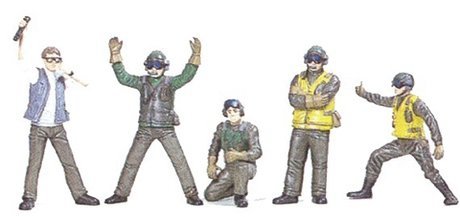 Fujimi 723457 Flight Deck Crew &amp; Carrier Tractor 1/72