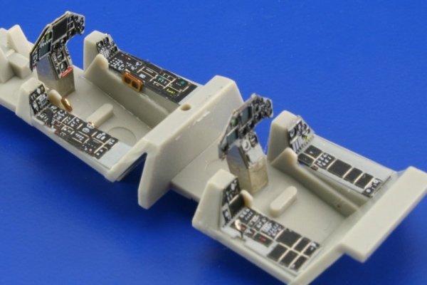 Eduard SS244 F-16B Plus 1/72 HASEGAWA