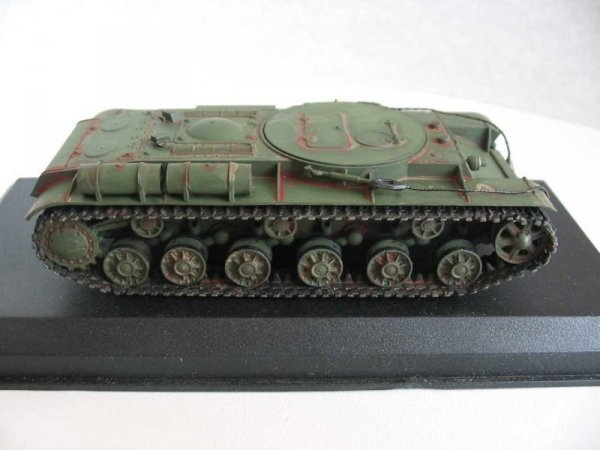 PST 72038 Armored Tow Tractor KV-T 1/72