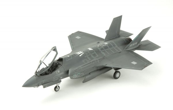 Meng LS-008 F-35A Lightning II Lockheed Martin Fighter JASDF 1/48