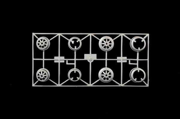 Italeri 4704 ALFA ROMEO 179 - 179C (1:12)