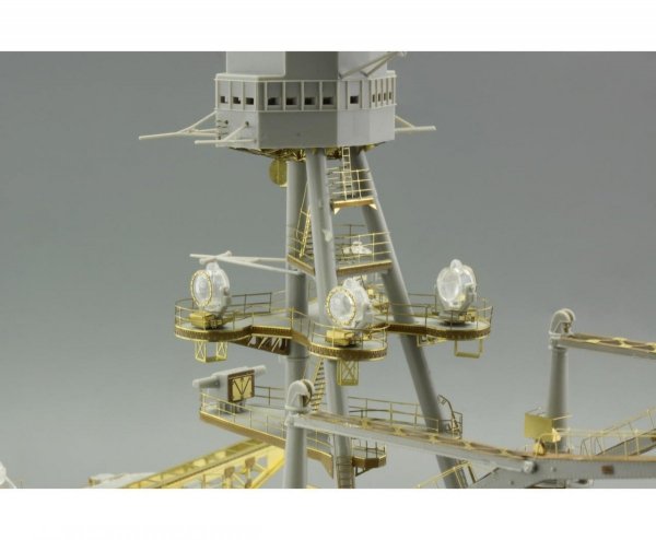 Eduard BIG5323 USS ARIZONA - PART I. TRUMPETER 1/200