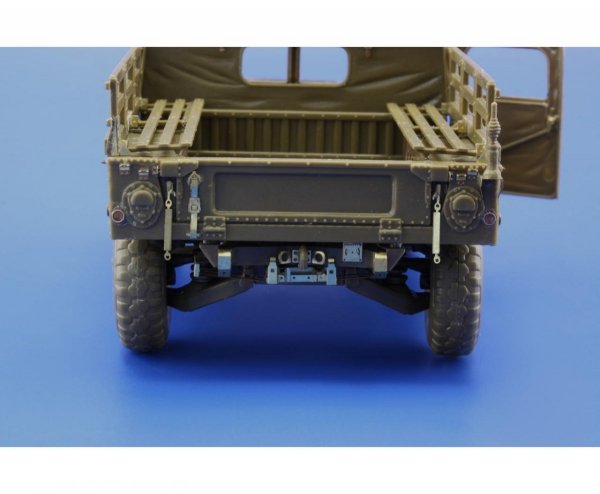 Eduard 36188 M-1097 Cargo Carrier 1/35 Italeri