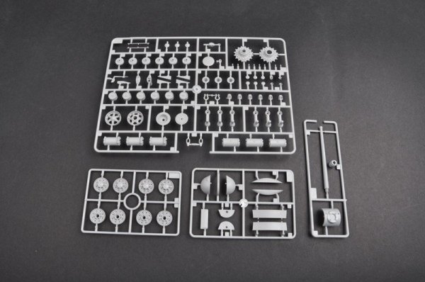 Trumpeter 01569 Soviet KV-85 Heavy Tank (1:35)