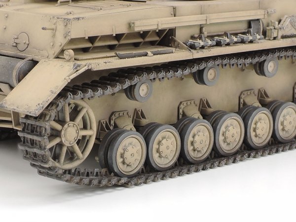 Tamiya 25208 Panzerkampfwagen IV Ausf F. &amp; Motorcycle North Africa 1/35