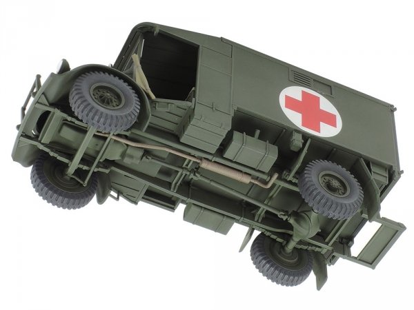 Tamiya 32605 BRITISH 2T 4X2 AMBULANCE 1/48