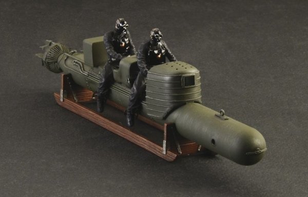 Italeri 5621 S.L.C. MAIALE with crew 1/35