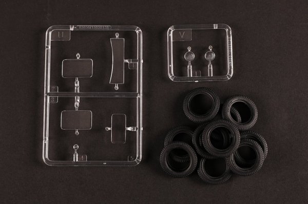 Hobby Boss 84571 GAZ-AAA with Quad Maxim AA Gun 1/35