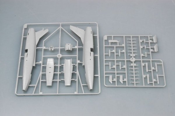 Trumpeter 01648 F-100C Super Sabre 1/72
