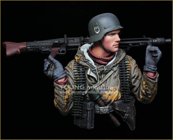 Young Miniatures YM1882 German Machine Gunner Eastern Front WWII 1/10
