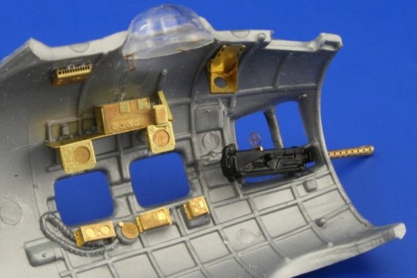 Eduard 49360 B-17G nose interior 1/48 Revell