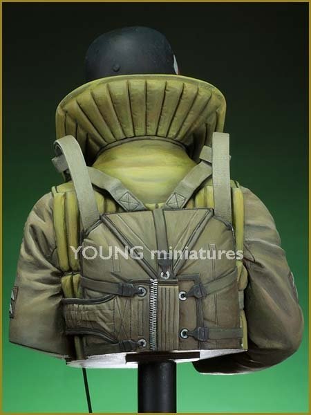 Young Miniatures YM1833 Luftwaffe Bomber Crewman, 1940 1/10