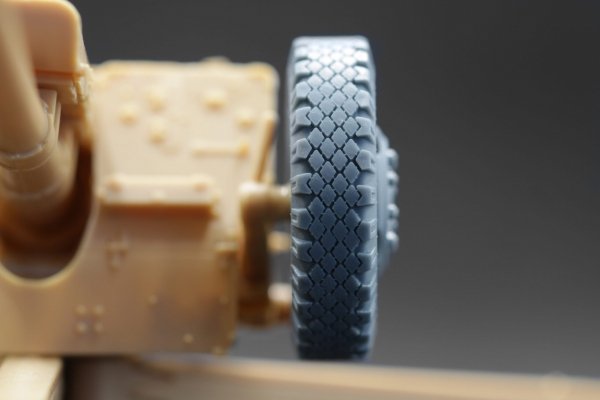 ScaleX WM 35014С D-30 Ordinary and sagged wheel set (for Trumpeter) 1/35