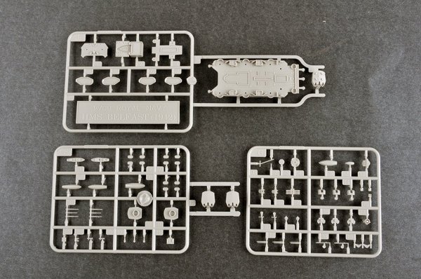 Trumpeter 06701 Royal Navy light cruiser Belfast 1942 1/700
