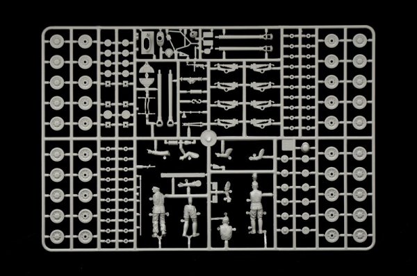 Italeri 6548 Pz.Kpfw. IV Ausf.F1/F2/G EARLY WITH REST CREW (1:35)