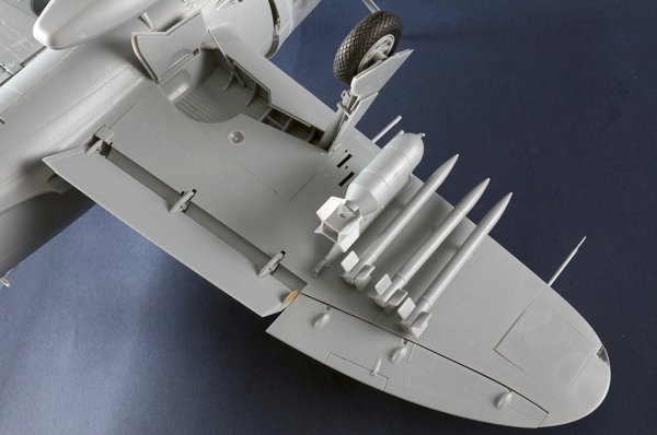 Trumpeter 02427 P-47D Thunderbolt Razorback 1/24