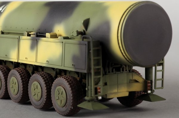 Hobby Boss 82963 DF-41 ICBM 1/72