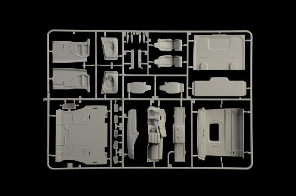Italeri 3971 Scania S770 4x2 Normal Roof &quot;Grey Cab&quot; 1/24