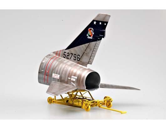 Trumpeter 02232 North American F-100D Fighter (1:32)