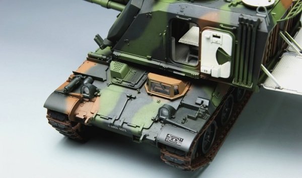 Meng Model TS-004 French AUF1 155mm Self-propelled Howitzer (1:35)