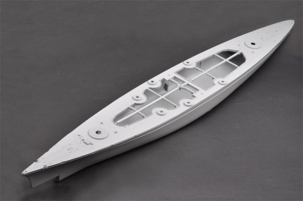 Trumpeter 03702 German Bismarck Battleship (1:200)