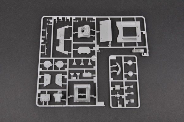 Trumpeter 05568 Soviet SU-152 Late (1:35)