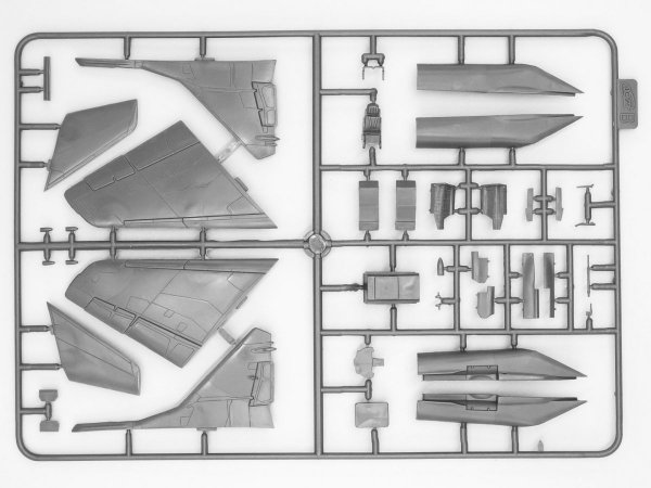 ICM 72143 Radar Hunter MiG-29 “9-13” Ukrainian Fighter with HARM missiles 1/72