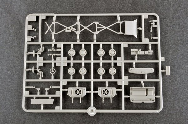 Trumpeter 07179 Russian 9P113 TEL w/9M21 Rocket of 9K52 Luna-M Frog-7 tactical rocket 1/72