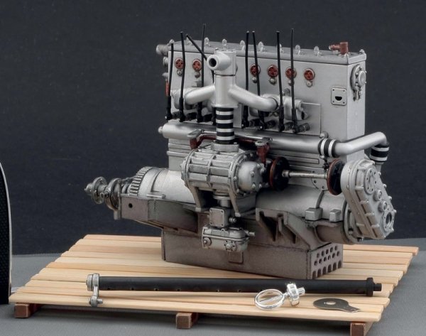 Italeri 4713 Bugatti Type 35B Roadster 1/12