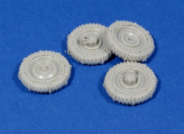 Panzer Art RE35-135 Road wheels witch chains for VW “Kubelwagen” 1/35