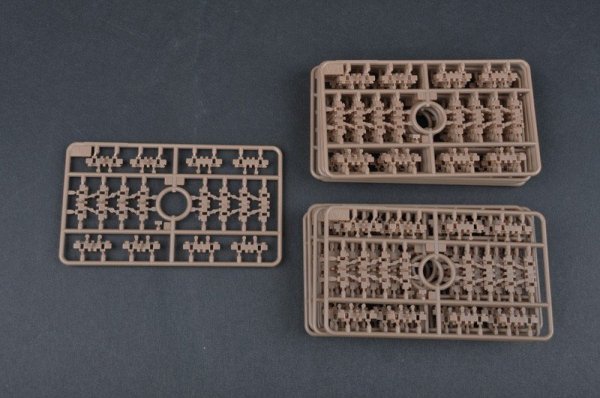 Trumpeter 05568 Soviet SU-152 Late (1:35)