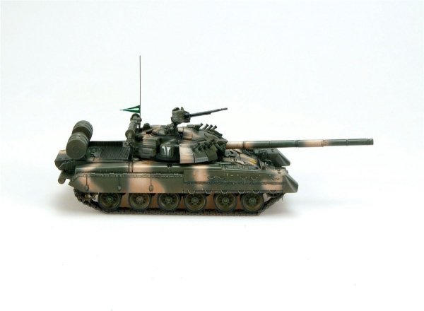 Modelcollect UA72028 T-80UD Main Battle Tank (1:72)
