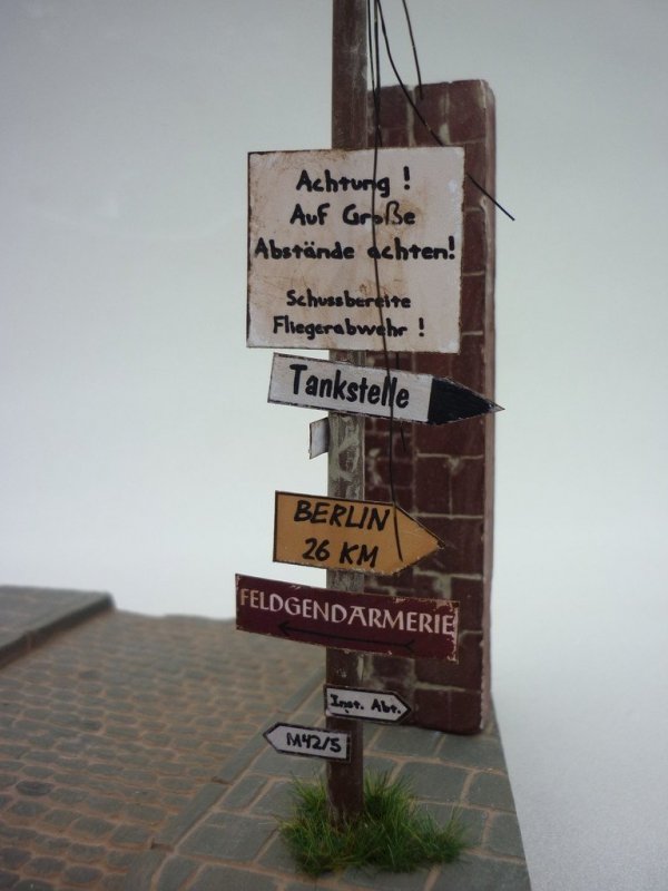 RT-Diorama 35197 Diorama-Base: &quot;Street Corner&quot; 1/35