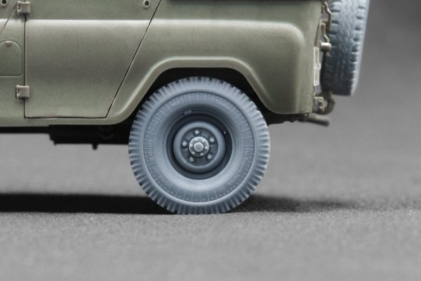 ScaleX WM 35007 UAZ 469 Ordinary wheel set (for Trumpeter) 1/35