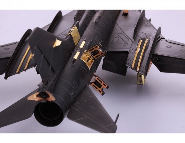 Eduard 48922 Su-17 M3/ M4 exterior KITTY HAWK 1/48