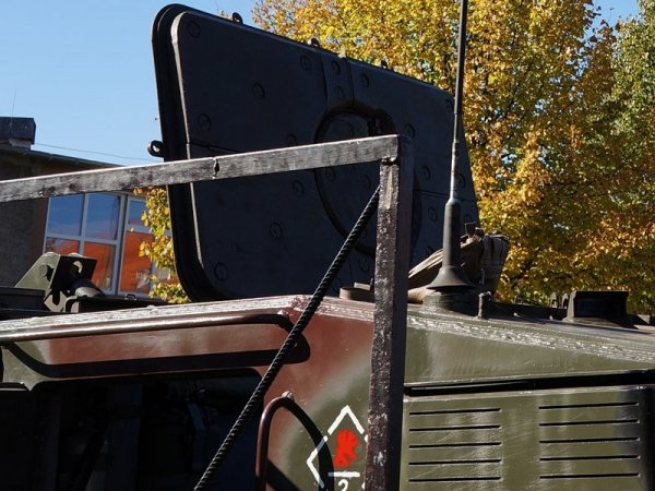 Eureka XXL ER-3550 Towing cable and aerial base for T-90 Russian MBT (1:35)