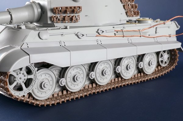 Trumpeter 00949 Pz.Kpfw.VI Sd.Kfz.182 Tiger II (Henschel 105mm) 1/16